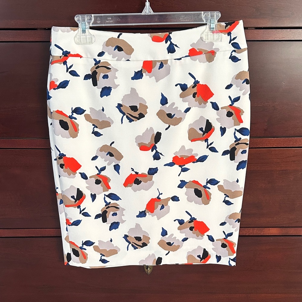 Nine West Multicolor Floral Pencil Skirt with back zipper closure